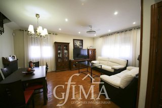 Casa adosada en venta en Tomelloso