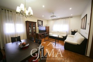 Casa adosada en venta en Tomelloso