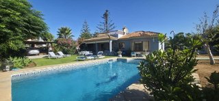 Chalet en alquiler en Elviria en Marbella
