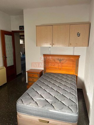 Piso en alquiler en Hospital - Parque sur en Albacete