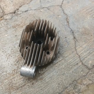 Culata y tornillos moto