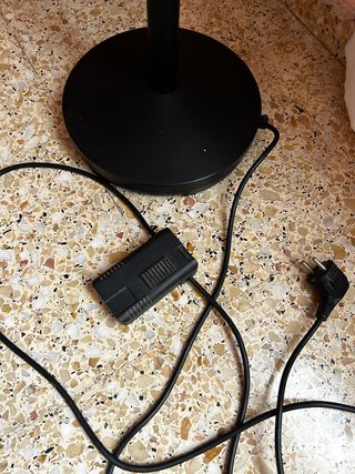 Lámpara de pie negra
