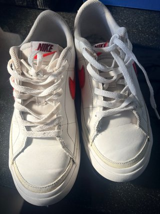 Zapatillas Nike Blancas y Rojas