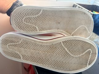 Zapatillas Nike Blancas y Rojas