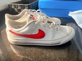 Zapatillas Nike Blancas y Rojas