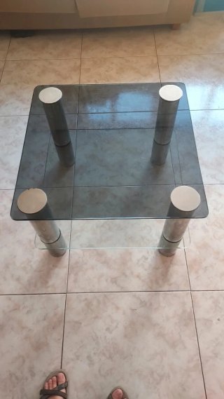 Mesa auxiliar cristal y metal