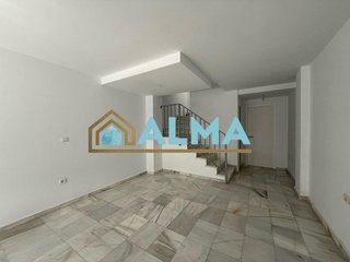 Casa adosada en venta en La Granja-La Colina-Los Pastores en Algeciras