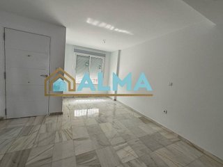 Casa adosada en venta en La Granja-La Colina-Los Pastores en Algeciras