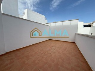 Casa adosada en venta en La Granja-La Colina-Los Pastores en Algeciras