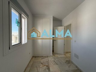 Casa adosada en venta en La Granja-La Colina-Los Pastores en Algeciras
