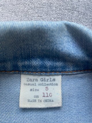 Cazadora vaquera y camiseta niña Zara y Coconut.