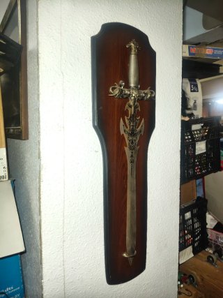 Espada decorativa metopa de madera