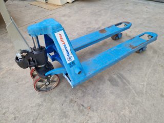 Transpaleta manual azul