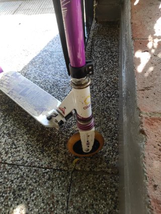 Patinete freestyle morado y plateado