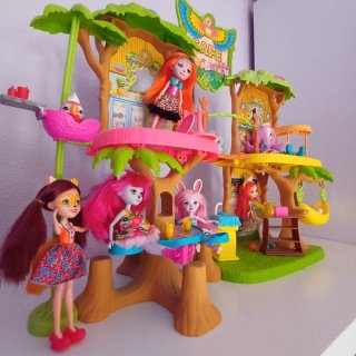 Cafetería Enchantimals con muñecas