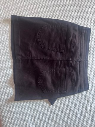 Falda pantalón negra con cinturón