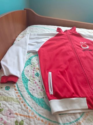Chaqueta chándal J.K.A. bordada
