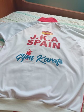 Chaqueta chándal J.K.A. bordada