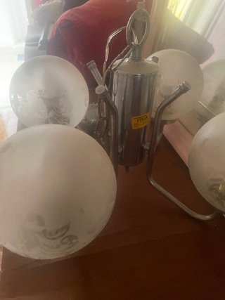 Lámpara antigua de cristal y metal
