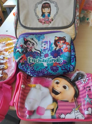 Mochila y neceseres infantiles