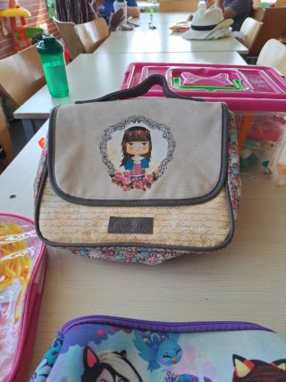 Mochila y neceseres infantiles