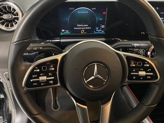 MERCEDES-BENZ EQA EQA 300 4MATIC