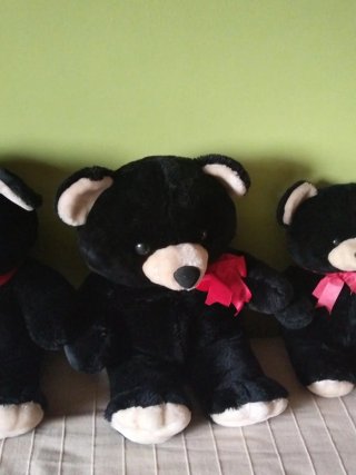 3 Peluches de Oso Negro con Lazo Rojo