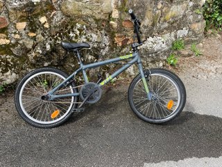 Bicicleta BMX gris