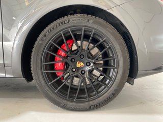 PORSCHE Cayenne Coupe GTS
