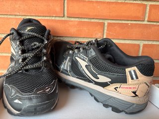 Zapatillas Trail Decathlon Talla 38. Un solo uso