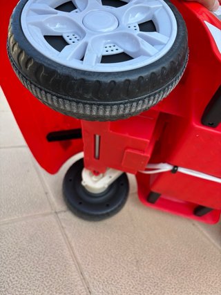 Coche Eléctrico Infantil Feber Rojo. Batería nueva