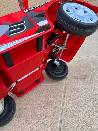 Coche Eléctrico Infantil Feber Rojo. Batería nueva