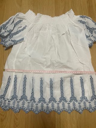 Blusa blanca bordada talla S