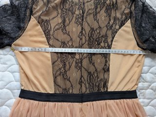 Top peplum encaje negro y beige