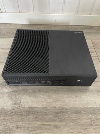 Xbox One Negra + Mando