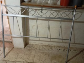 Cabecero de cama metálico plateado