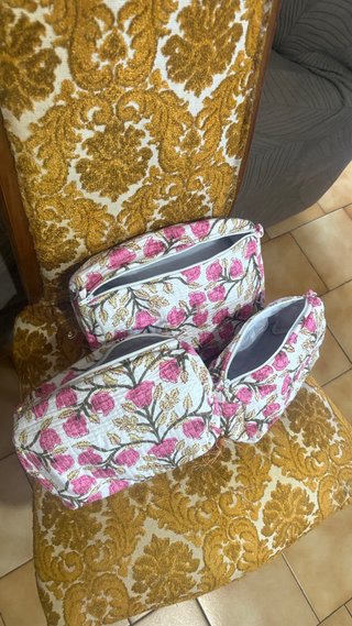 Borse floreali rosa e bianche