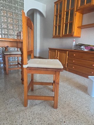 Mesa de comedor de madera