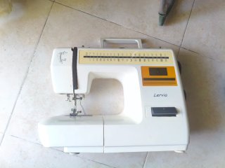 Máquina de coser Lervia