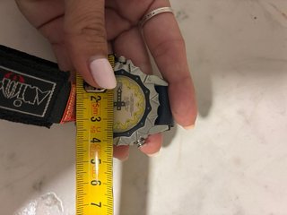 Reloj Animal plateado y amarillo correa de belcro