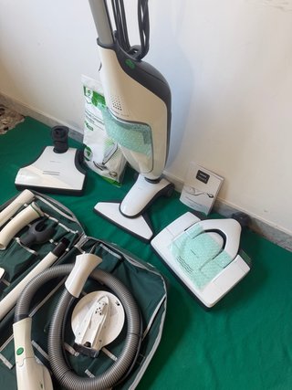 Folletto VK220S Aspirapolvere Completo in garanzia