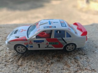 Coche Scalextric Mitsubishi Lancer Evo IV Rally