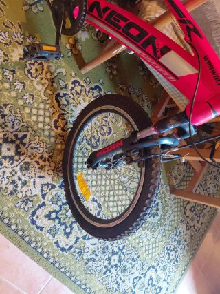 Bicicleta Infantil Roja Neon Toys r us