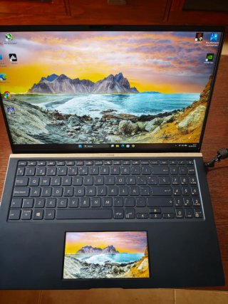 ASUS Zenbook Pro  I7 10th y gtx 1650 4gb