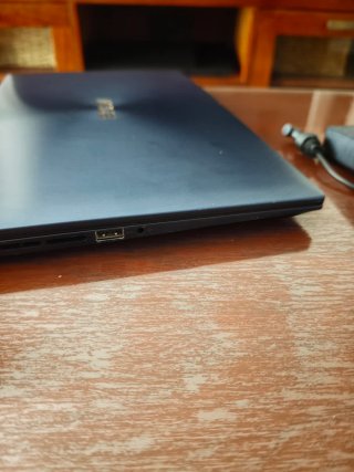 ASUS Zenbook Pro  I7 10th y gtx 1650 4gb