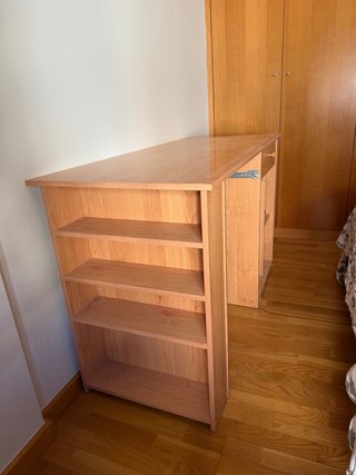 Escritorio de madera con cajón (en Tudela)