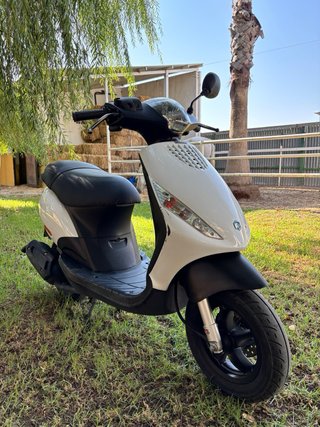 Piaggio Zip 50cc Scooter