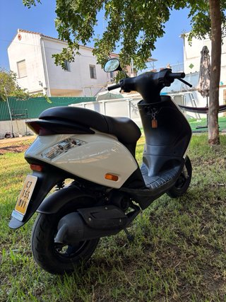 Piaggio Zip 50cc Scooter