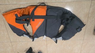 Salvavidas infantil naranja y gris
