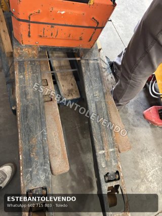 Transpaleta eléctrica Li-ion 980€